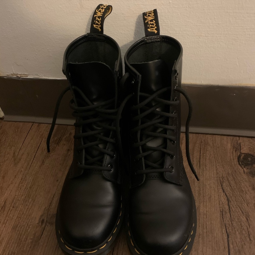 Doc Martens Womens’s 1460 Smooth
